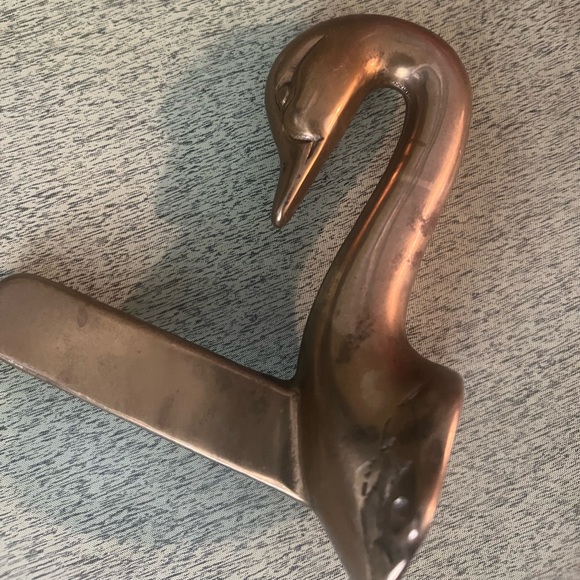 Gorgeous vintage brass swan head rack ends - Picture 7 of 8